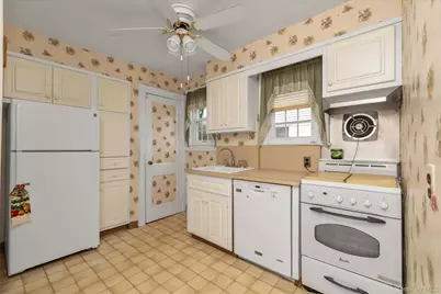 141 Elmwood Street, Valley Stream, NY 11581 - Photo 10