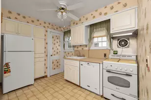 141 Elmwood St, Valley Stream, NY 11581 - Photo 10