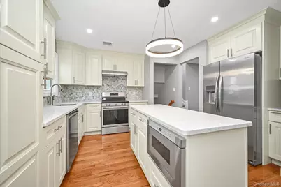 226 Vincent Drive, East Meadow, NY 11554 - Photo 6