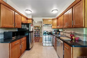 30 Gateway Rd, Yonkers, NY 10701 - Photo 10