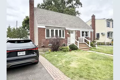 20 Iris Avenue, Merrick, NY 11566 - Photo 2