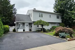 104 Choir Ln, Westbury, NY 11590 - Photo 2