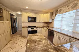 104 Choir Ln, Westbury, NY 11590 - Photo 4