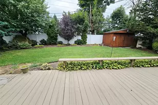 104 Choir Ln, Westbury, NY 11590 - Photo 16