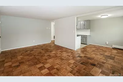 178 Jervis Avenue #178, Farmingdale, NY 11735 - Photo 2