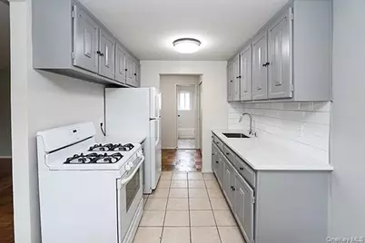 178 Jervis Avenue #178, Farmingdale, NY 11735 - Photo 16