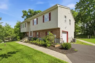 17 Old Hemlock Dr, New Windsor, NY 12553 - Photo 2