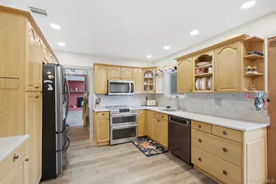 6 Stuyvesant Circle W, East Setauket, NY 11733 - Photo 6