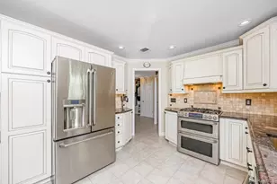 4 Vera Ct, Centereach, NY 11720 - Photo 8