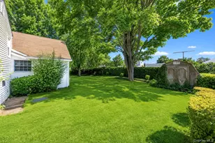1425 Pine Dr, Bay Shore, NY 11706 - Photo 42