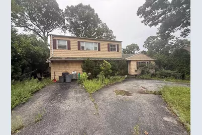 18 Brentwood Avenue, Farmingville, NY 11738 - Photo 2