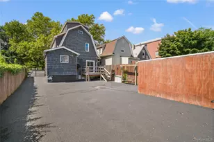 816 Throggs Neck Expressway, Bronx, NY 10465 - Photo 4