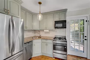 324 Woodbine Ave, Northport, NY 11768 - Photo 18