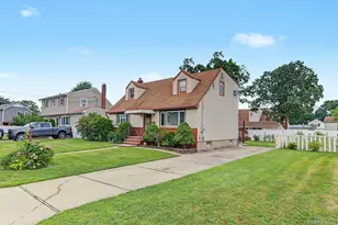 240 28th St, Copiague, NY 11726 - Photo 2