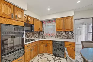 240 28th St, Copiague, NY 11726 - Photo 4