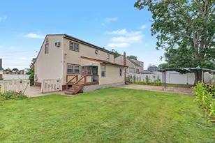 240 28th St, Copiague, NY 11726 - Photo 24