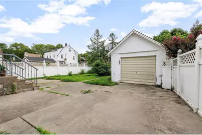 214 Avery Place, Cedarhurst, NY 11516 - Photo 32