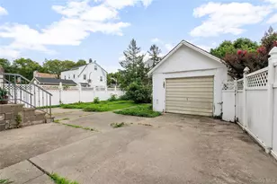 214 Avery Pl, Cedarhurst, NY 11516 - Photo 32