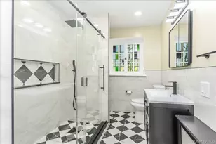 340 Princeton Rd, Rockville Centre, NY 11570 - Photo 16