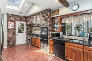 340 Princeton Rd, Rockville Centre, NY 11570 - Photo 6