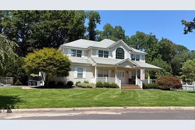 23 Flagpole Lane, East Setauket, NY 11733 - Photo 2