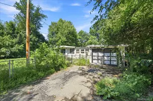 44 Oak Dr, Hopewell Junction, NY 12533 - Photo 2