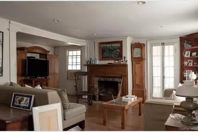 362 Middle Road, Bayport, NY 11705 - Photo 2