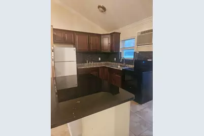 47 W Lakeland Street #2, Babylon, NY 11706 - Photo 2