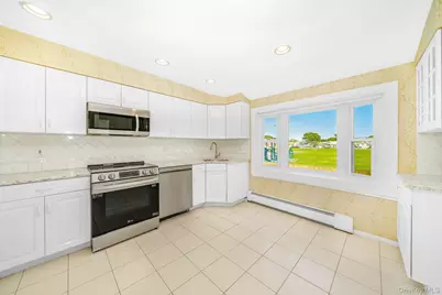 221 Roosevelt Avenue, Massapequa Park, NY 11762 - Photo 18
