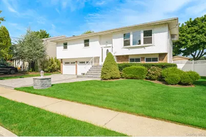221 Roosevelt Avenue, Massapequa Park, NY 11762 - Photo 2