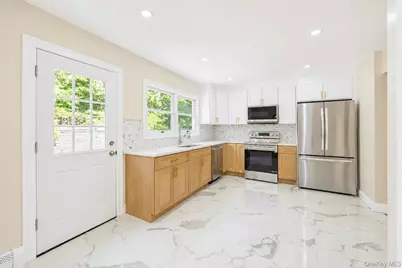42 Noahs Path, Rocky Point, NY 11778 - Photo 14