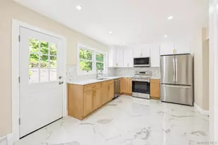 42 Noahs Path, Rocky Point, NY 11778 - Photo 14