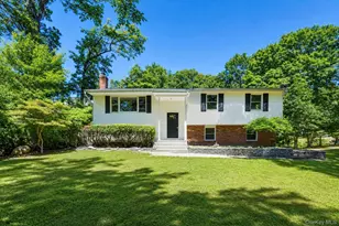 42 Noahs Path, Rocky Point, NY 11778 - Photo 2