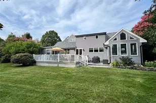51 Bayway Ave, Bay Shore, NY 11706 - Photo 2