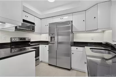 88 Cuttermill Road #322, Great Neck, NY 11021 - Photo 6