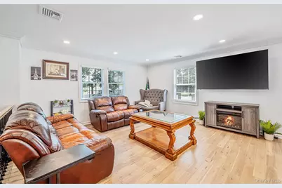 5 Curtis Court, Mastic, NY 11950 - Photo 2