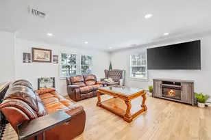 5 Curtis Ct, Mastic, NY 11950 - Photo 2