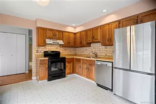 17 Revere Dr, Sayville, NY 11782 - Photo 2