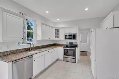 106 Paul Drive, Holbrook, NY 11741 - Photo 18