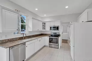 106 Paul Dr, Holbrook, NY 11741 - Photo 18