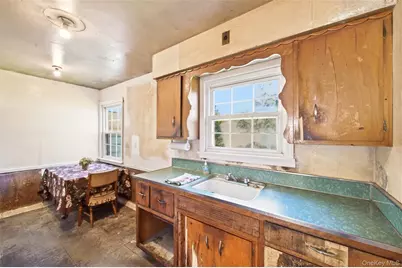 573 Grove Place, Oceanside, NY 11572 - Photo 6