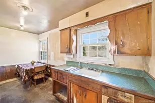573 Grove Pl, Oceanside, NY 11572 - Photo 6