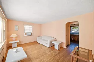573 Grove Pl, Oceanside, NY 11572 - Photo 4