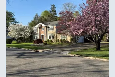 8 Flamingo Road N, East Hills, NY 11576 - Photo 2