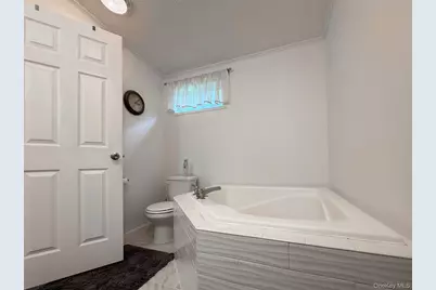 1800 Osborn Ave. Unit 1E Osborn, Riverhead, NY 11901 - Photo 16