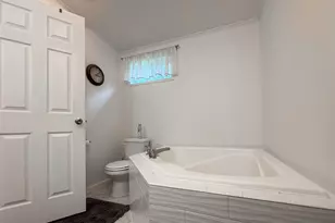 1800 Osborn Ave Unit 1E Osborn, Riverhead, NY 11901 - Photo 16
