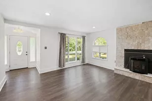 33 Buckingham Cir, Rock Hill, NY 12775 - Photo 2