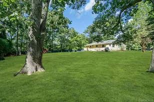 69 Squiretown Rd, Hampton Bays, NY 11946 - Photo 16
