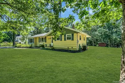 69 Squiretown Road, Hampton Bays, NY 11946 - Photo 4