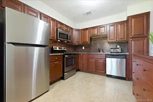 175 Main Ave, Wheatley Heights, NY 11798 - Photo 12